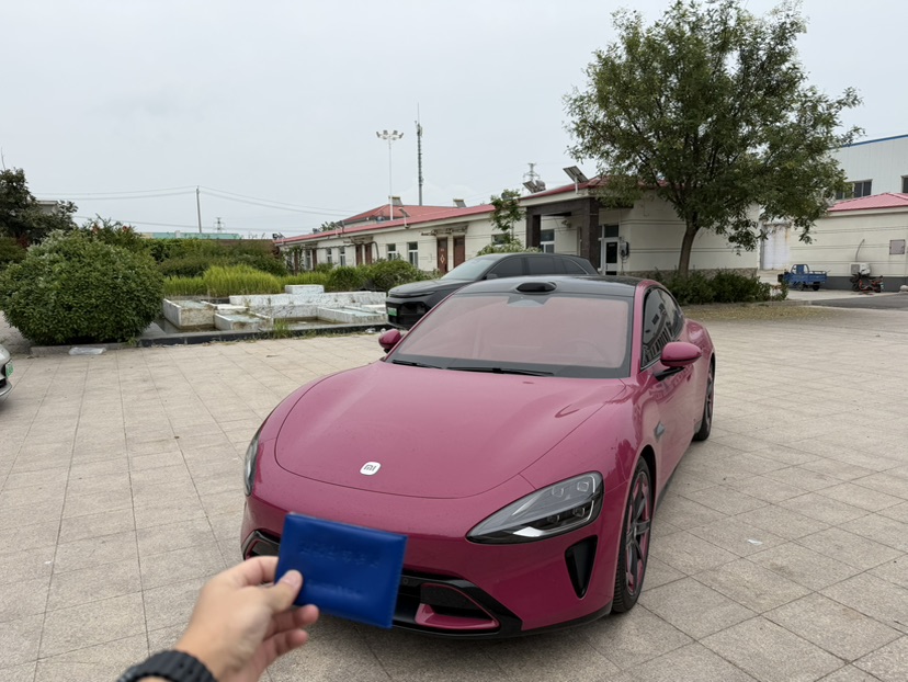 MI SU7 2026 immagine di auto 