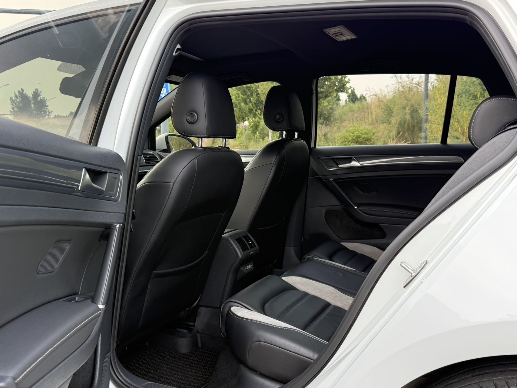 Volkswagen Golf 2019 car image #5