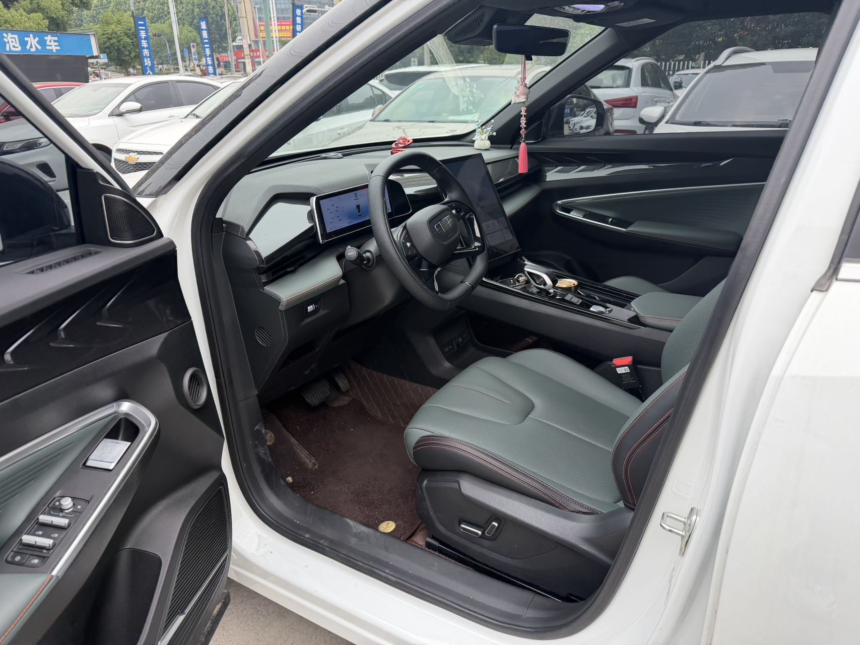 GEELY Boyue 2025 car image #8