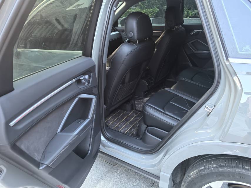 Audi Q3 2025 car image #8