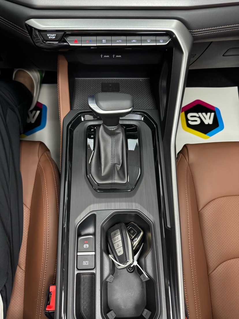 GEELY Vision X6 2023 car image #12