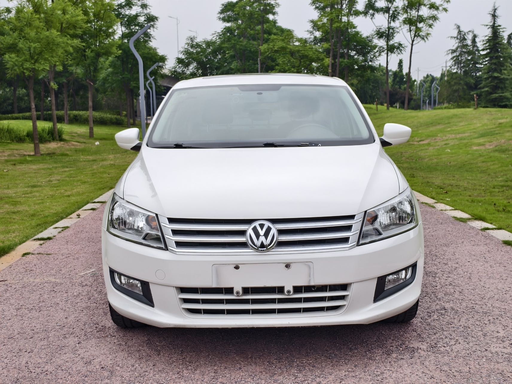 Volkswagen Santana 2016 car image #2