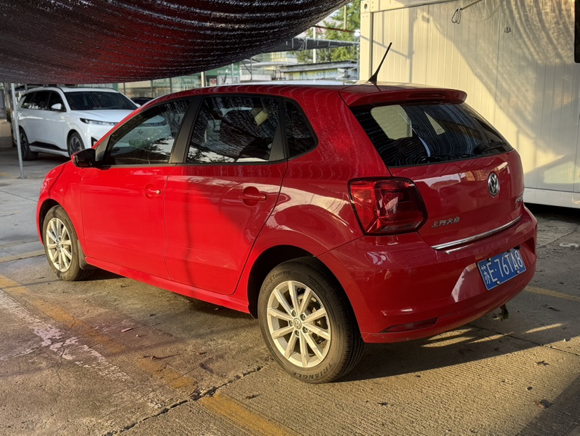 Volkswagen Polo 2015 car image #3