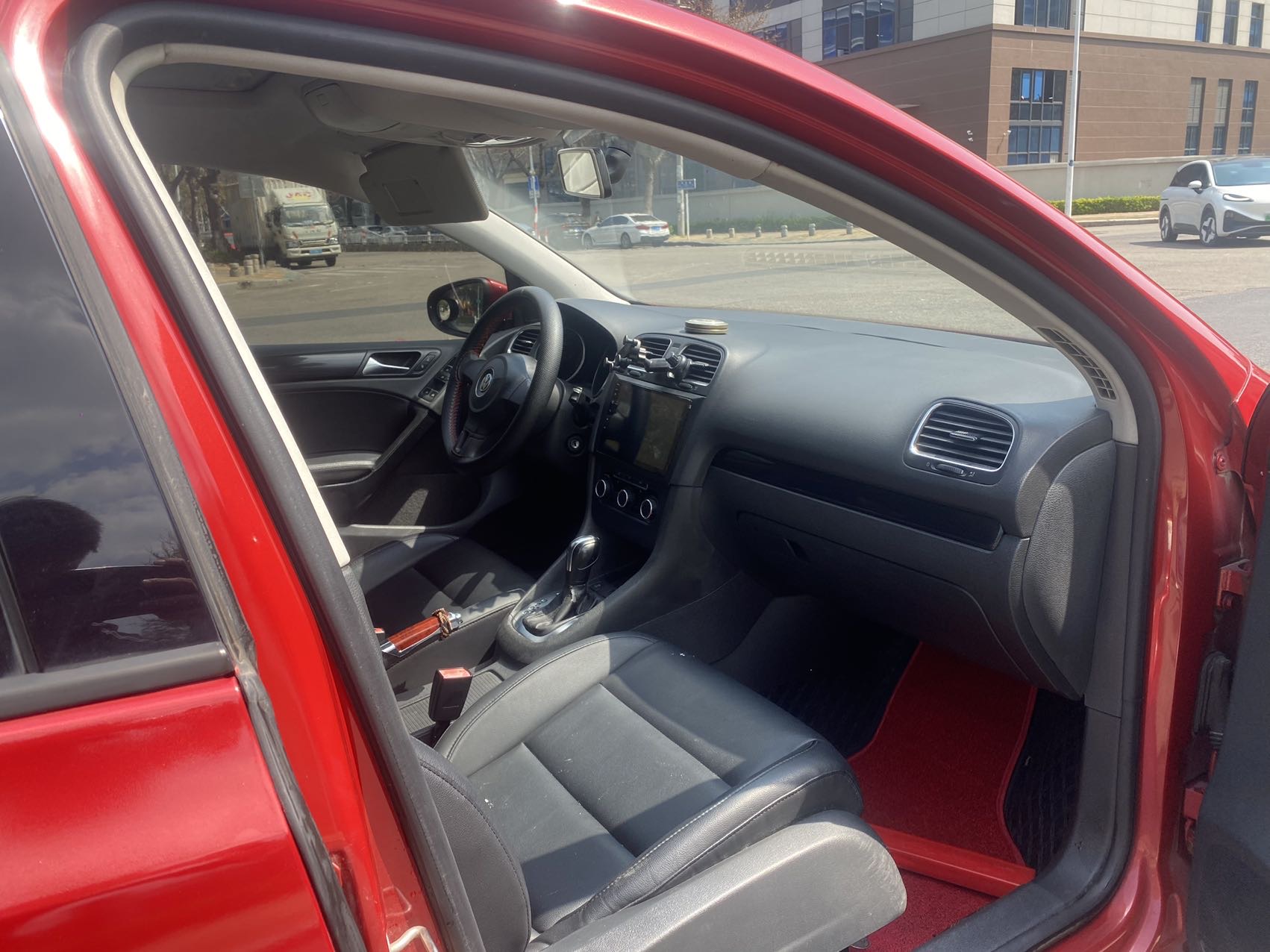 Volkswagen Golf 2011 car image #7