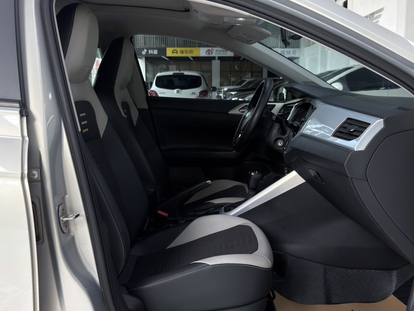 Volkswagen Polo 2020 car image #6