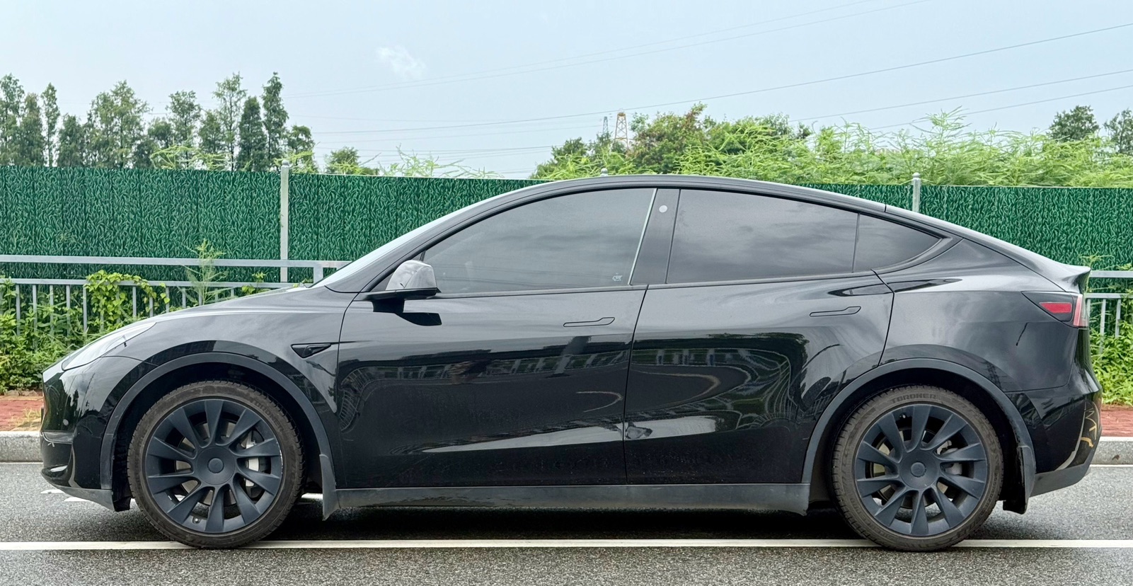 Tesla Model Y 2021 #4 Tesla Model Y 2021 car image #4