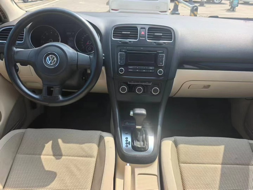 Volkswagen Golf 2011 car image #9