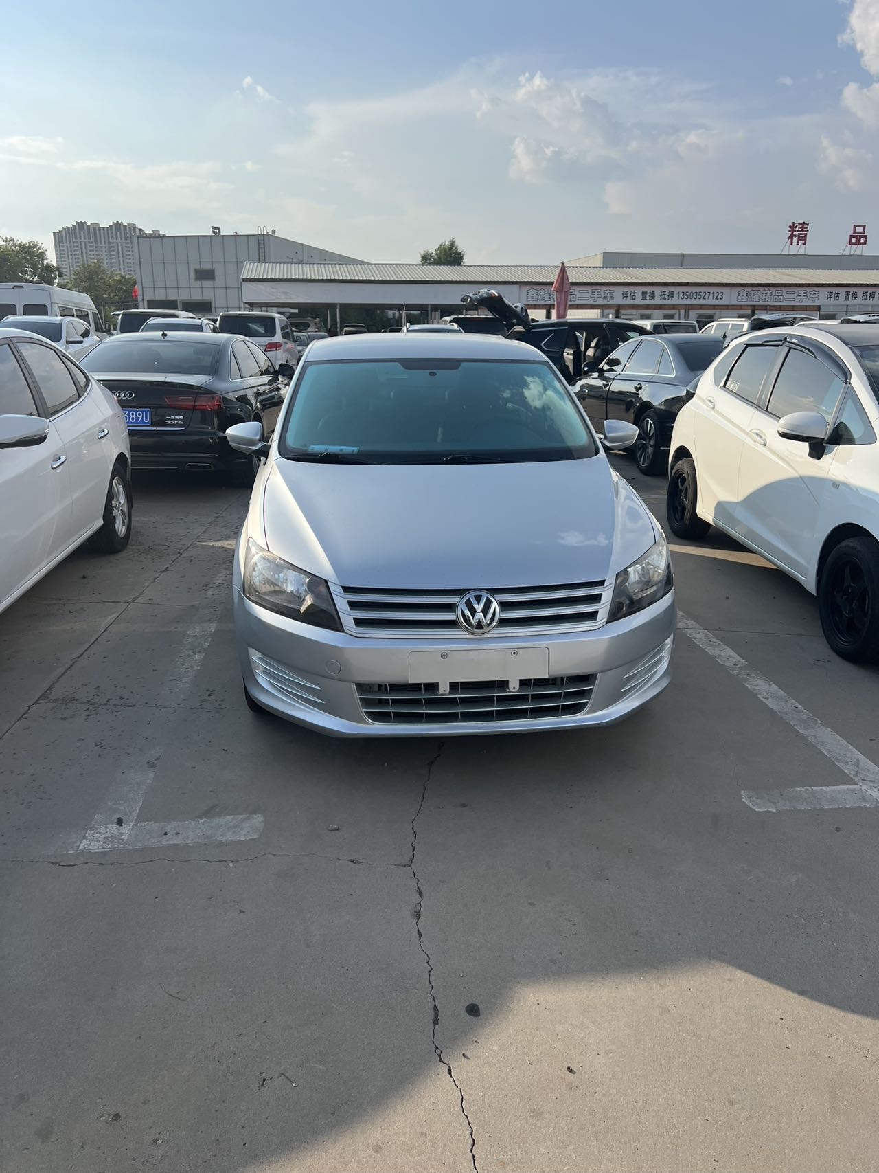 Volkswagen Santana 2014 car image #2