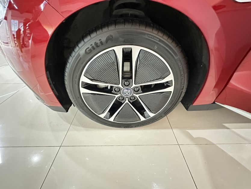 BYD Han 2023 car image #9