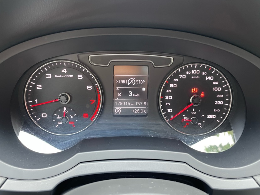 Audi Q3 2017 car image #9