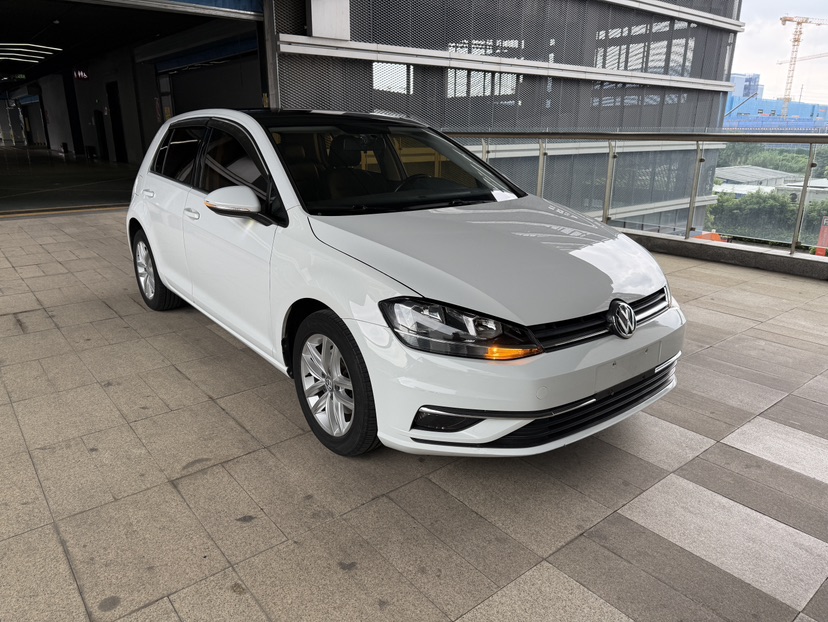 Volkswagen Golf 2018 car image #3