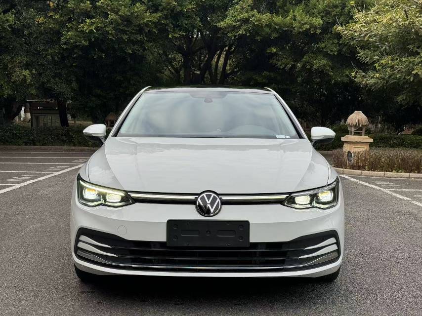 Volkswagen Golf 2024 car image #2
