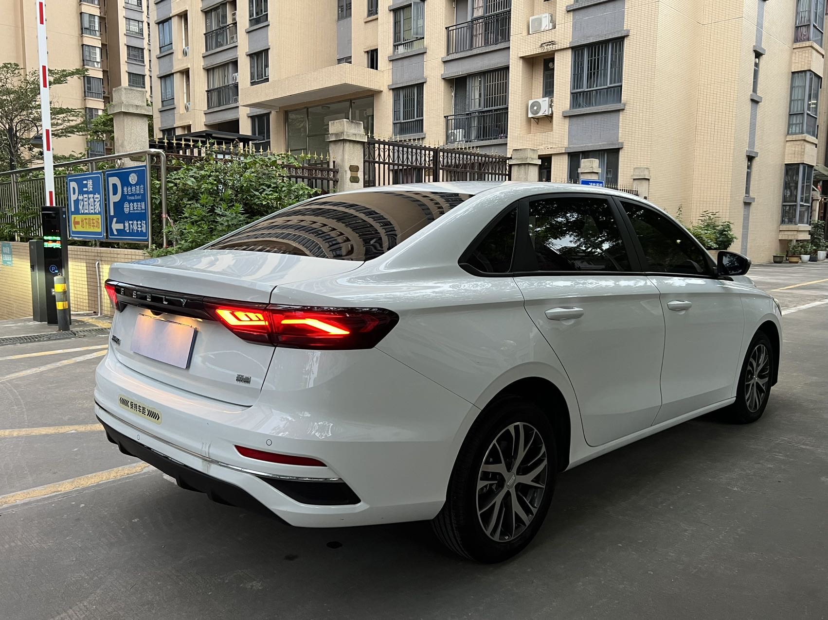 GEELY Emgrand 2024 car image #9