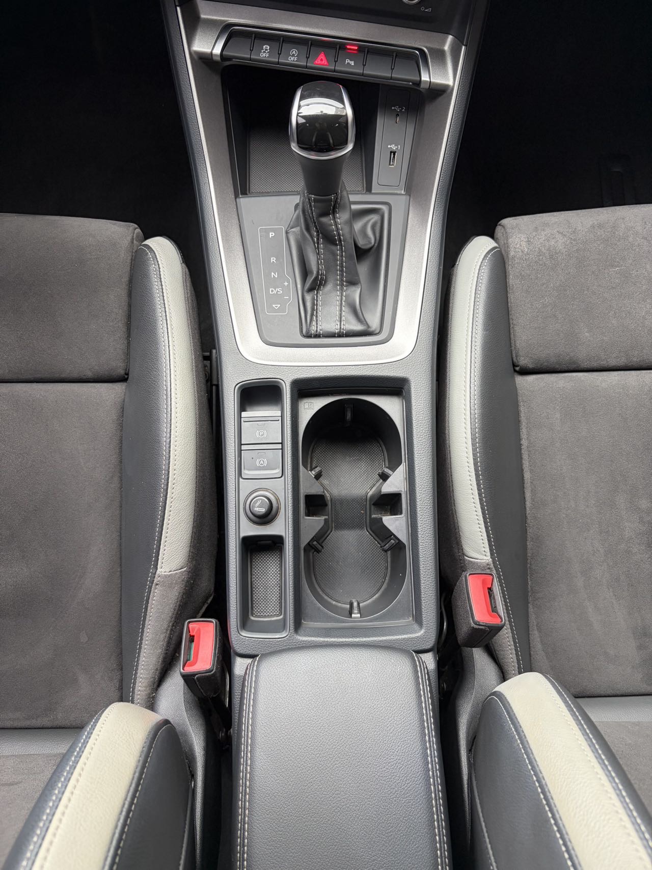 Audi Q3 2020 car image #9