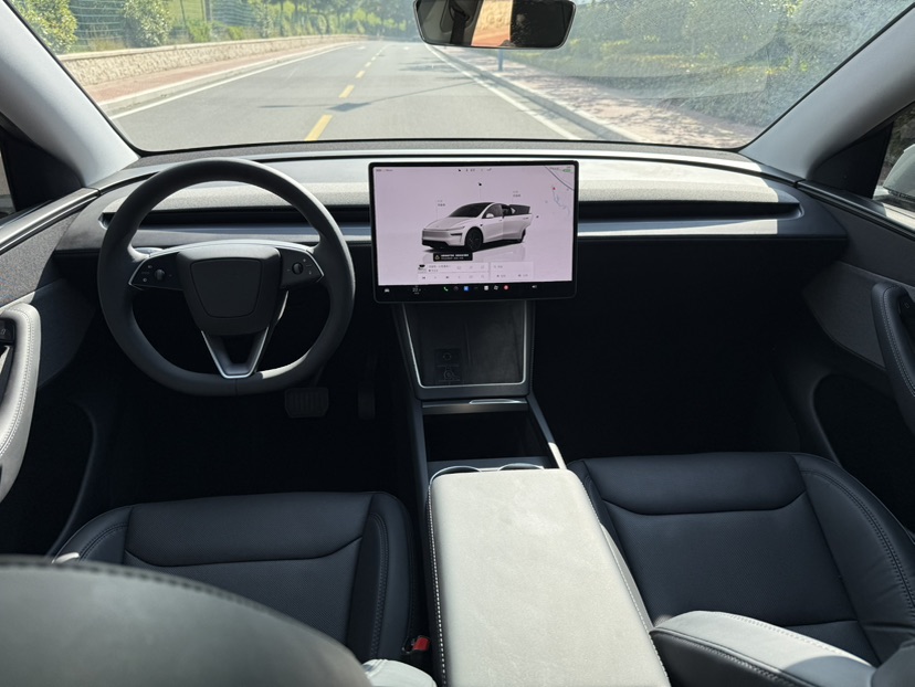 Tesla Model Y 2025 #7 Tesla Model Y 2025 immagine di auto #7