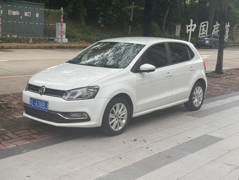 Volkswagen Polo 2016 car image 