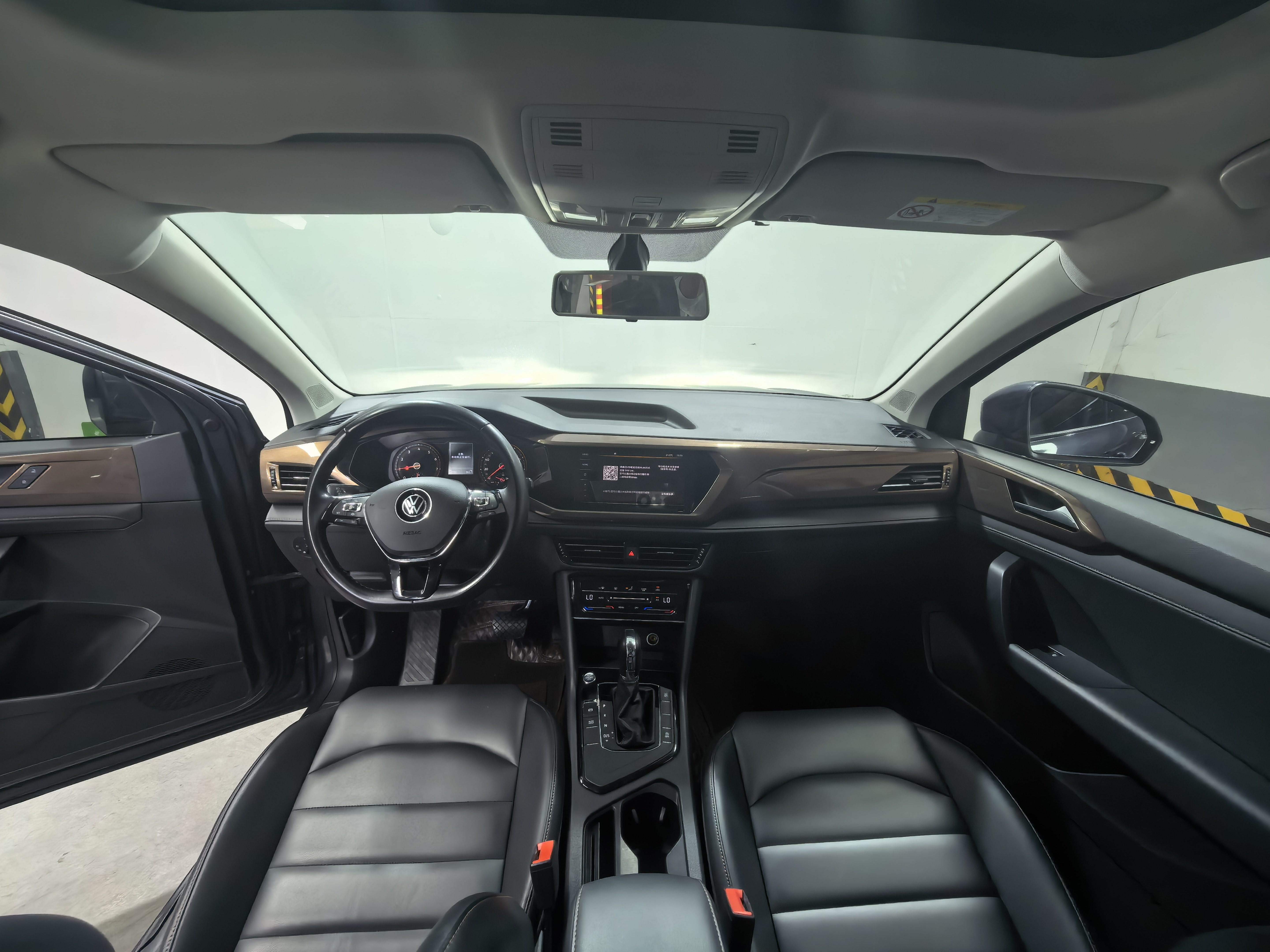Volkswagen Tharu 2021 car image #7