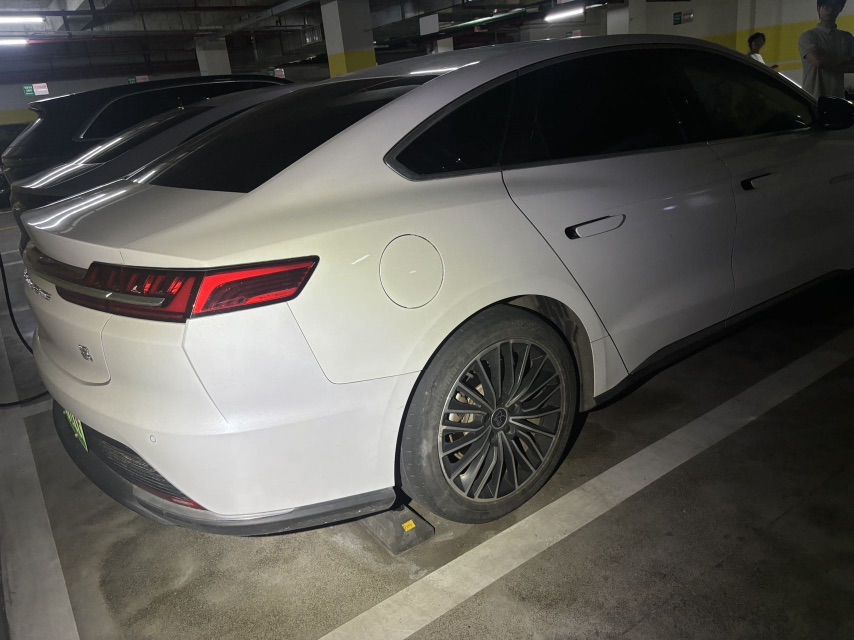 BYD Han 2022 car image #2