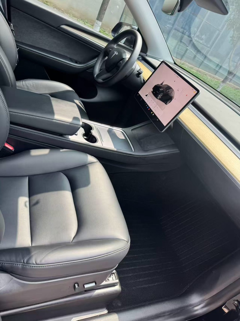 Tesla Model Y 2023 car image #9