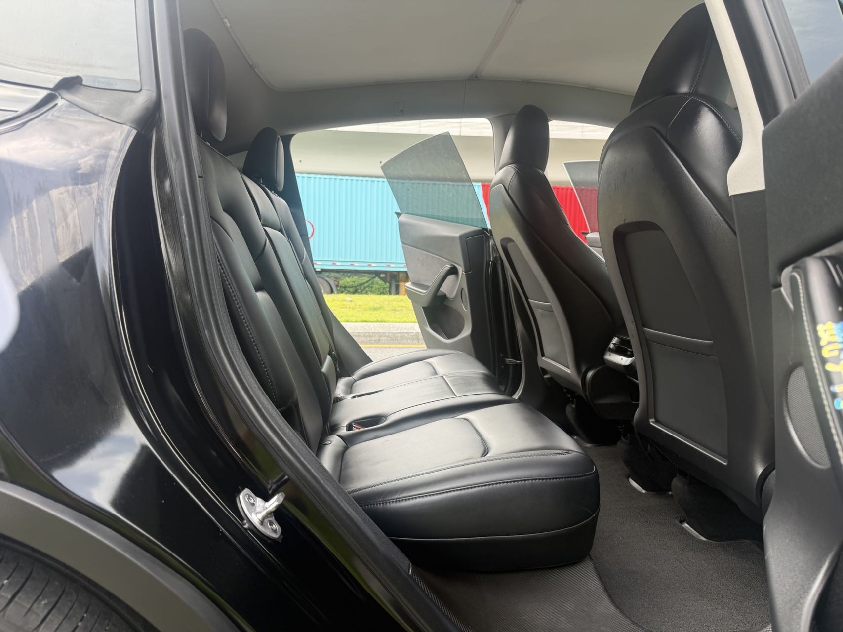 Tesla Model Y 2023 car image #6
