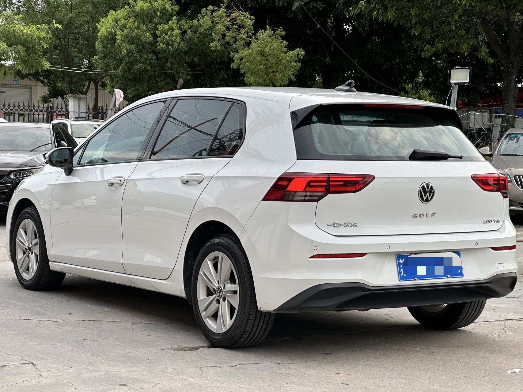 Volkswagen Golf 2023 car image #6
