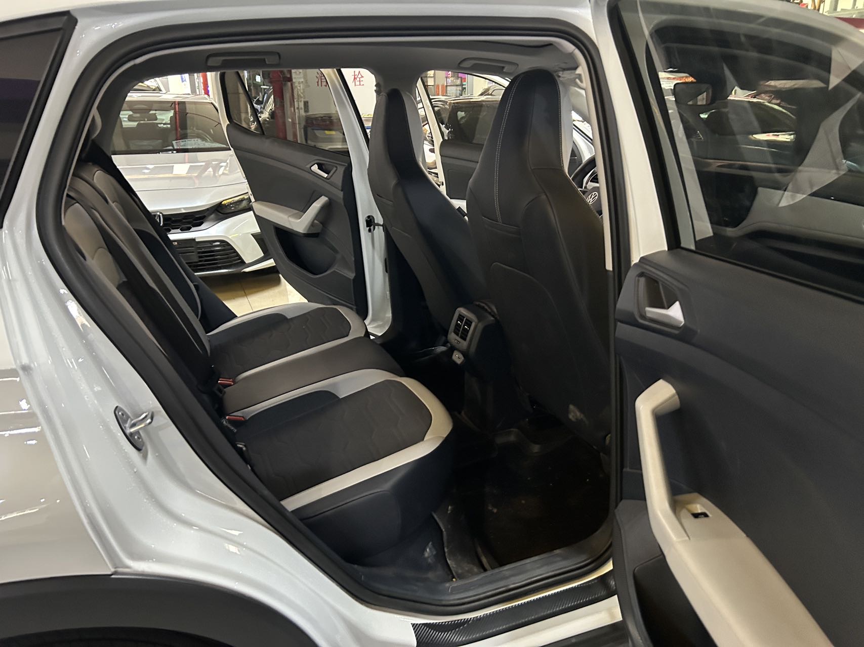 Volkswagen Tharu 2025 car image #8