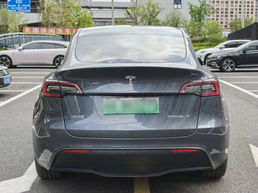 Tesla Model Y 2023 car image #8