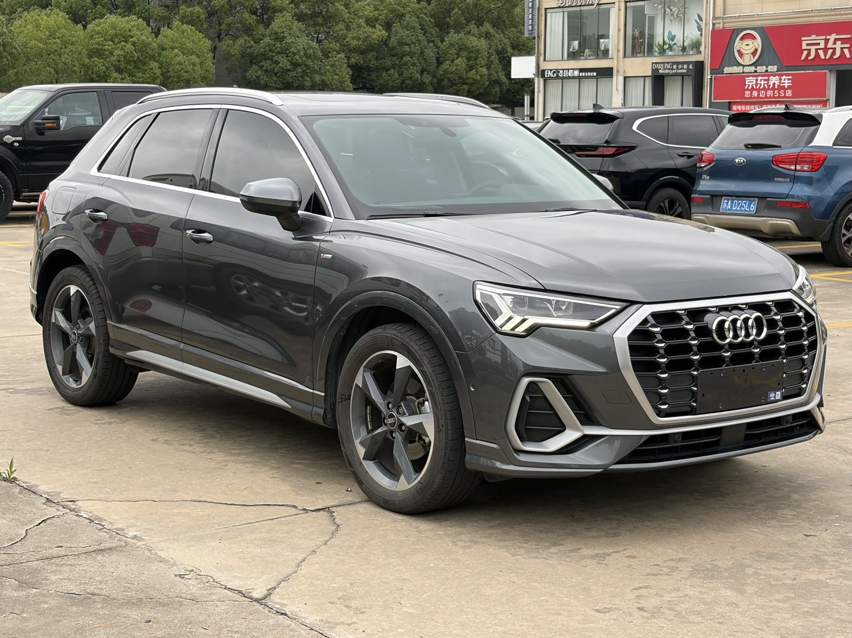 Audi Q3 2023 car image #3