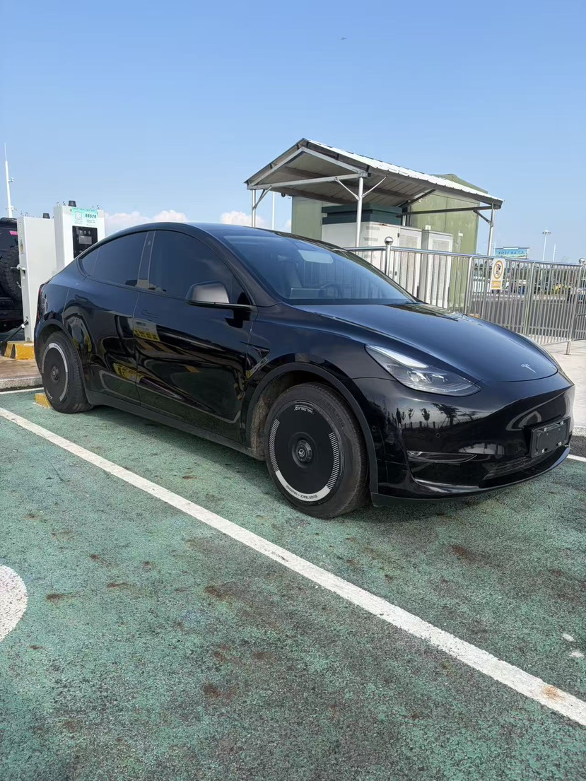 Tesla Model Y 2021 #3 Tesla Model Y 2021 car image #3