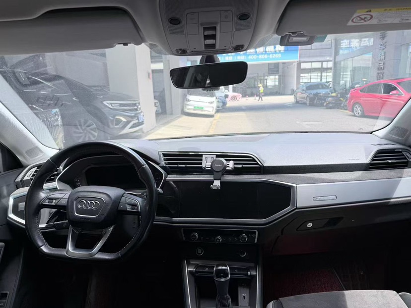 Audi Q3 2021 car image #4