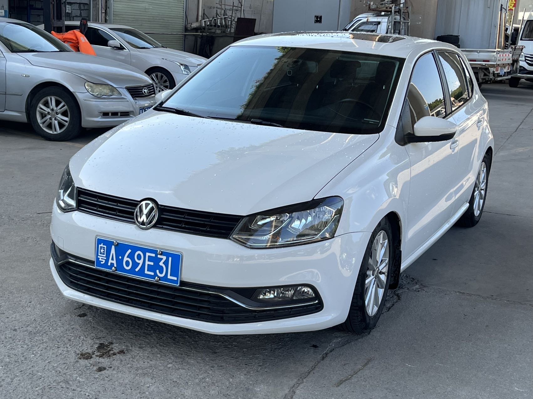 Volkswagen Polo 2016 car image #3
