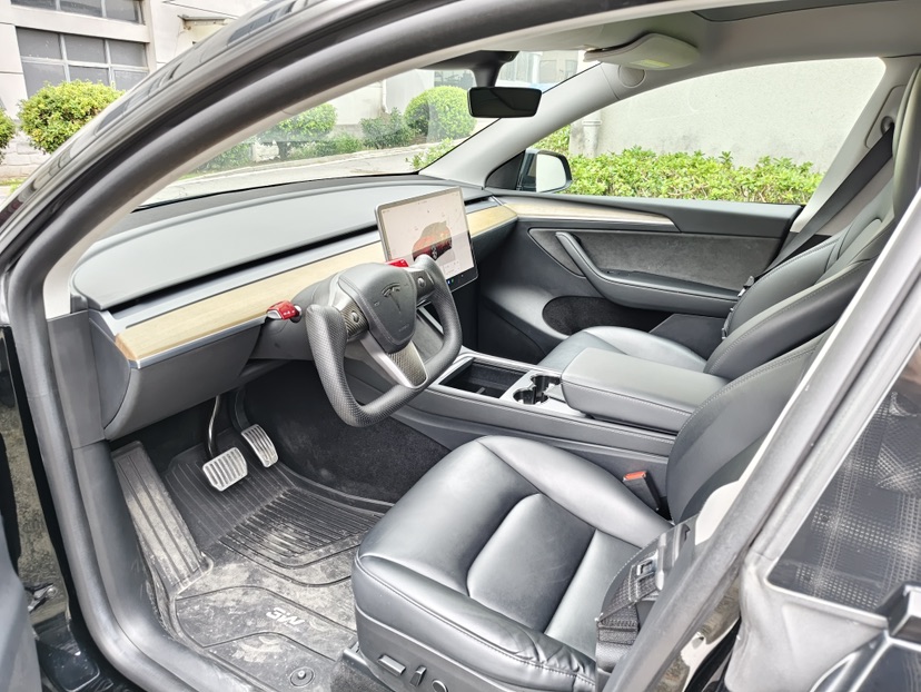 Tesla Model Y 2023 #5 Tesla Model Y 2023 car image #5