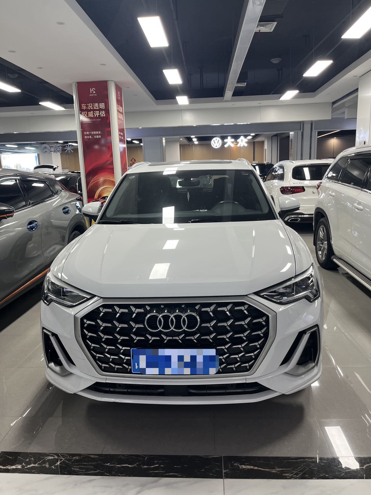 Audi Q3 2024 car image #2