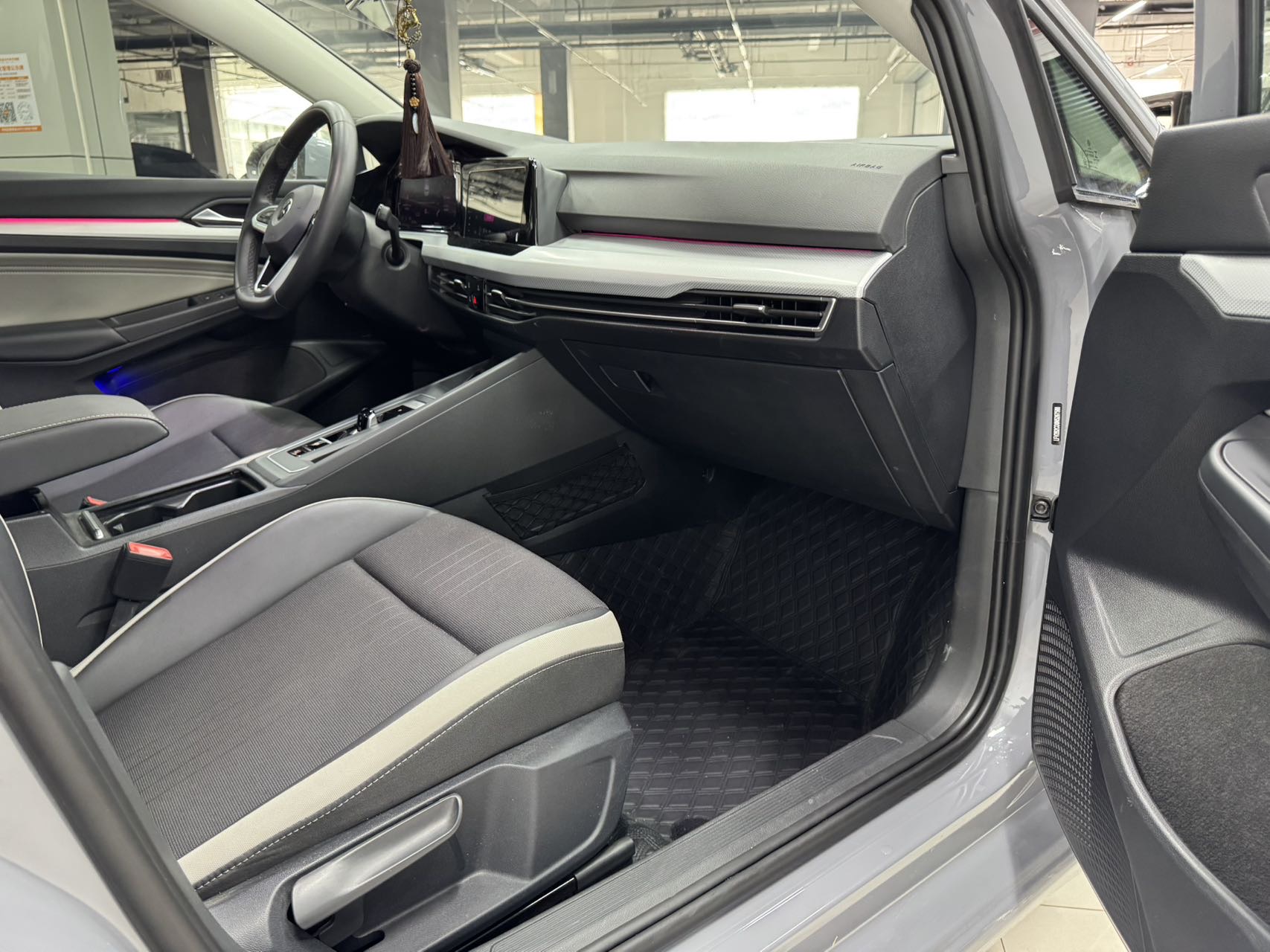 Volkswagen Golf 2022 car image #11