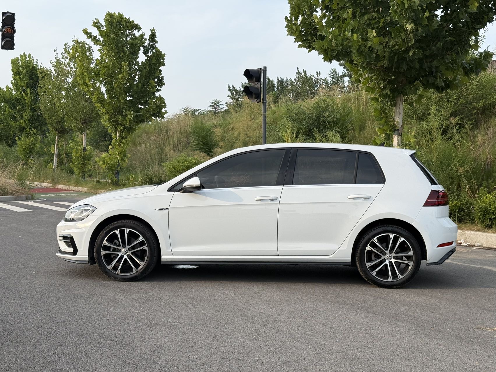 Volkswagen Golf 2019 car image #7