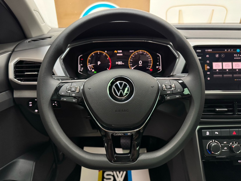 Volkswagen T-Cross 2023 #11 Volkswagen T-Cross 2023 car image #11