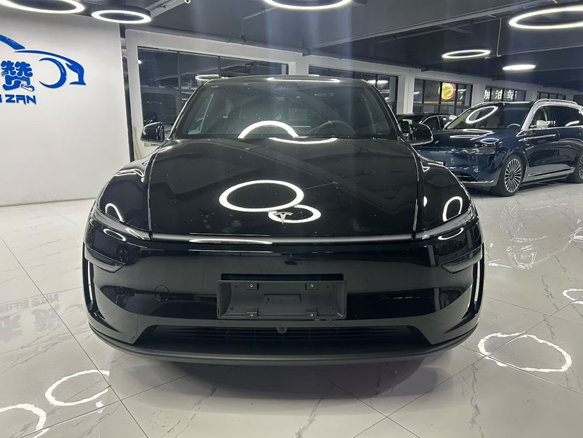 Tesla Model Y 2026 #2 Tesla Model Y 2026 car image #2