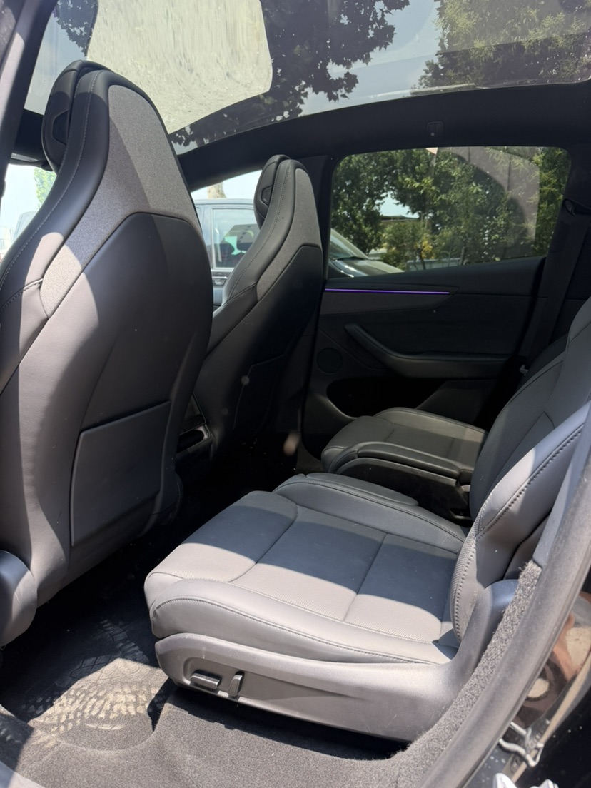 Tesla Model Y L 2025 #5 Tesla Model Y L 2025 car image #5