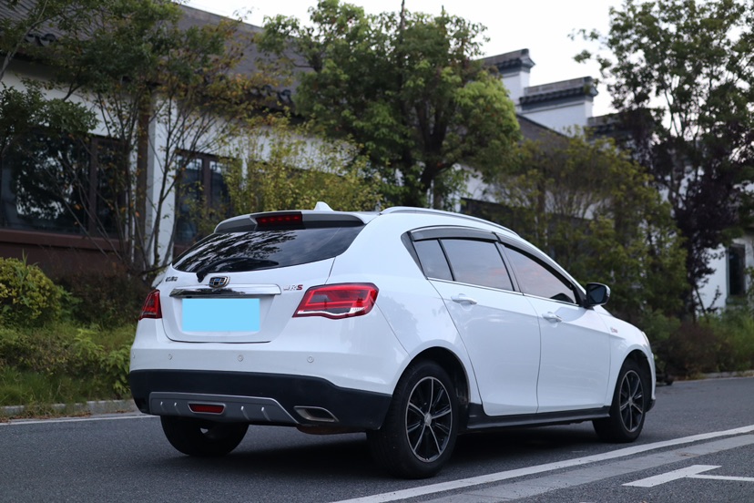 GEELY Emgrand 2016 car image #3