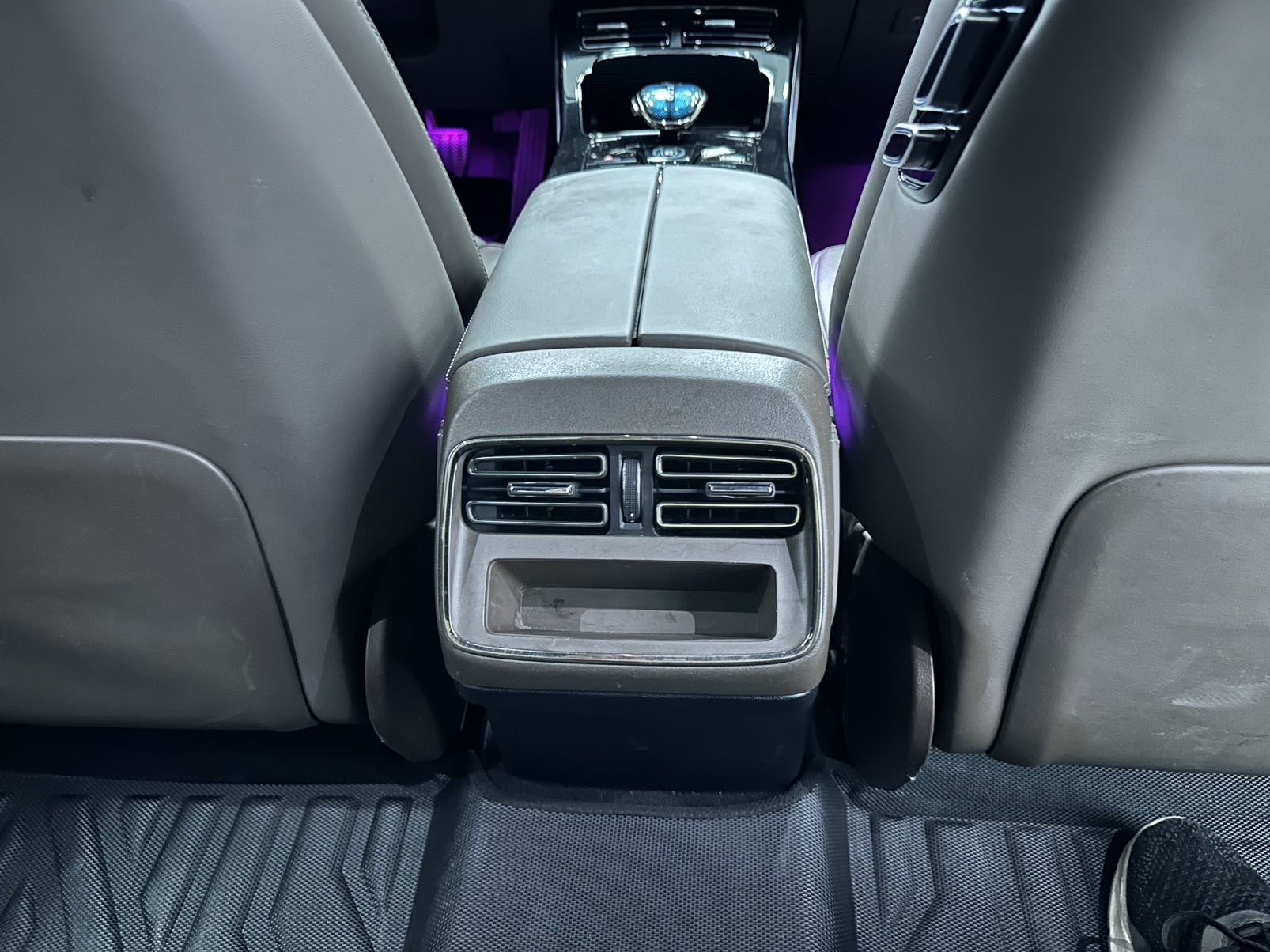 BYD Han 2023 immagine di auto #14