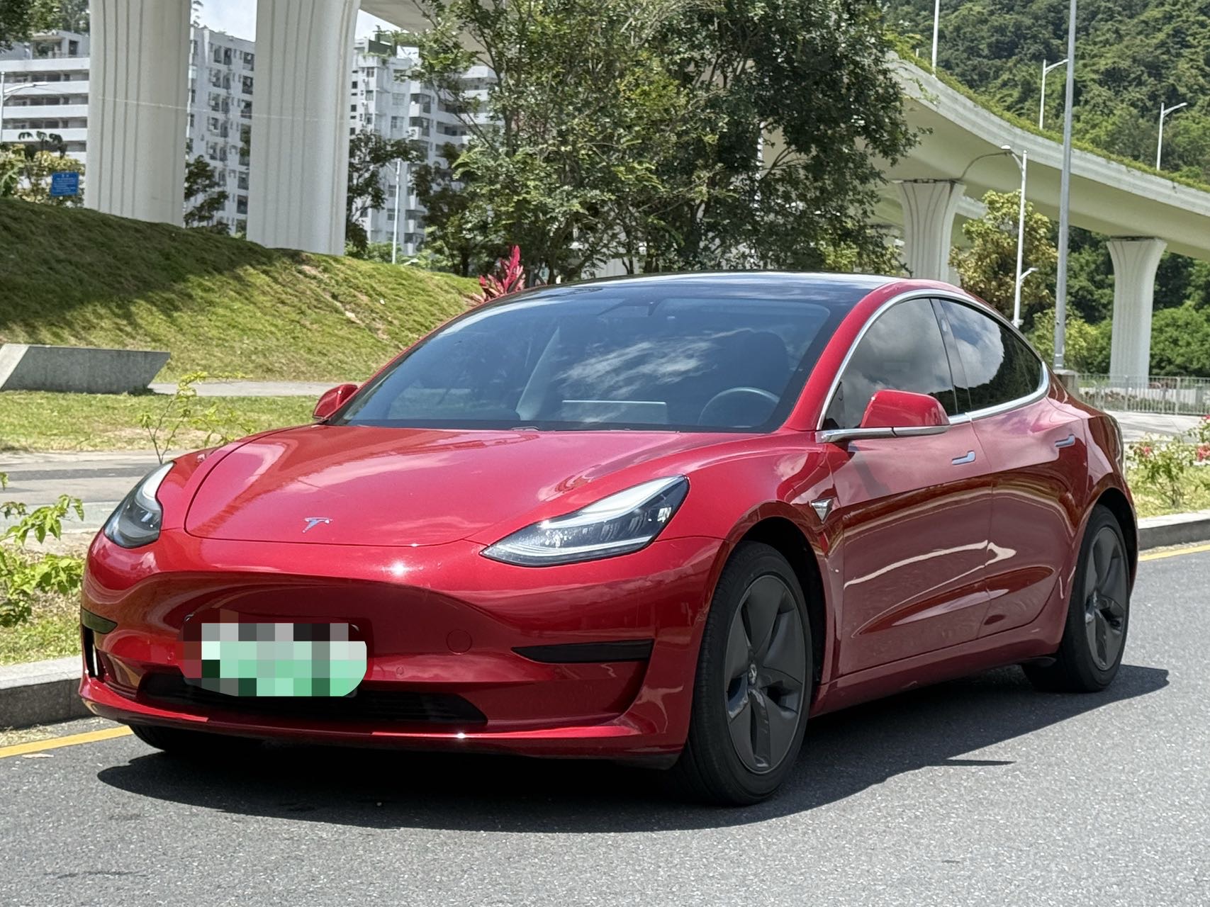 Tesla Model 3 2020 car image 
