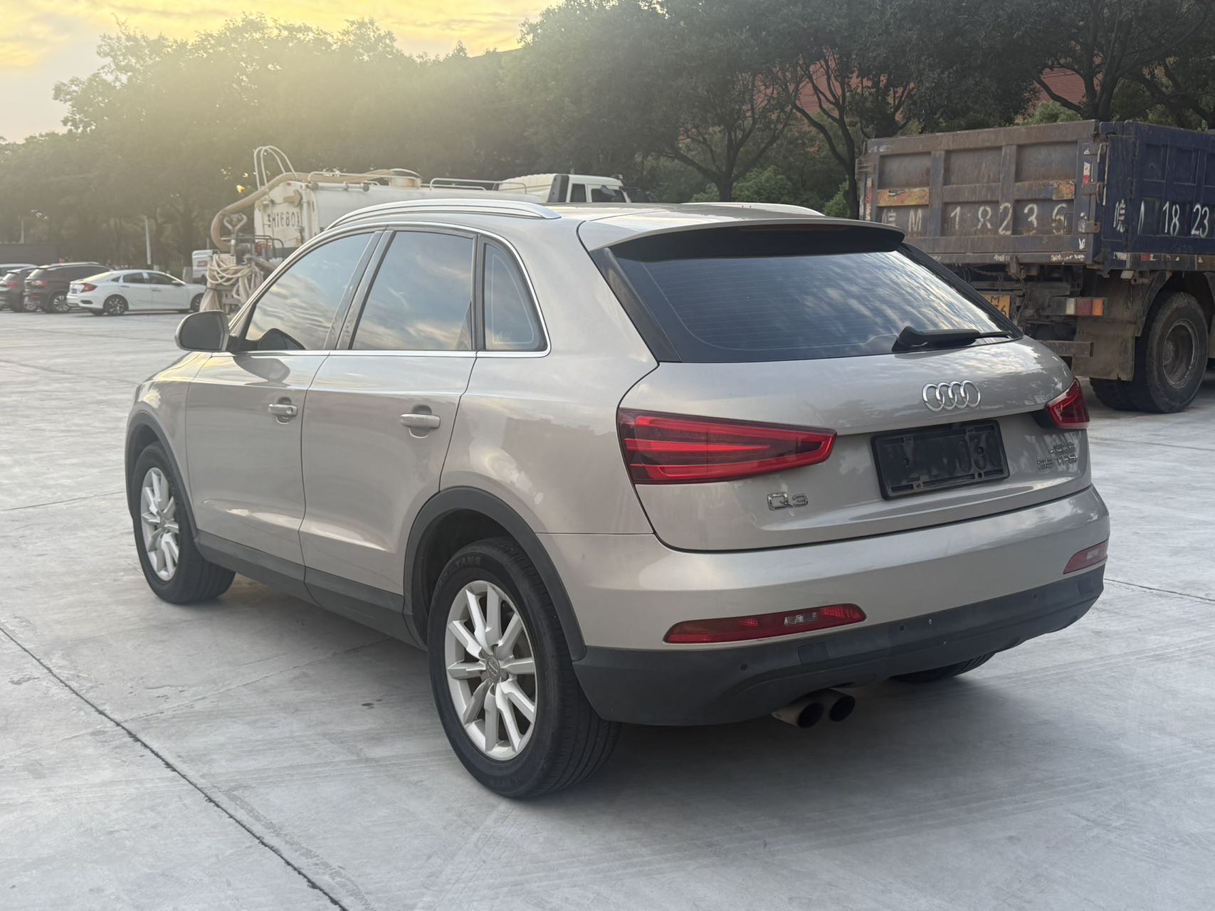 Audi Q3 2015 car image #7