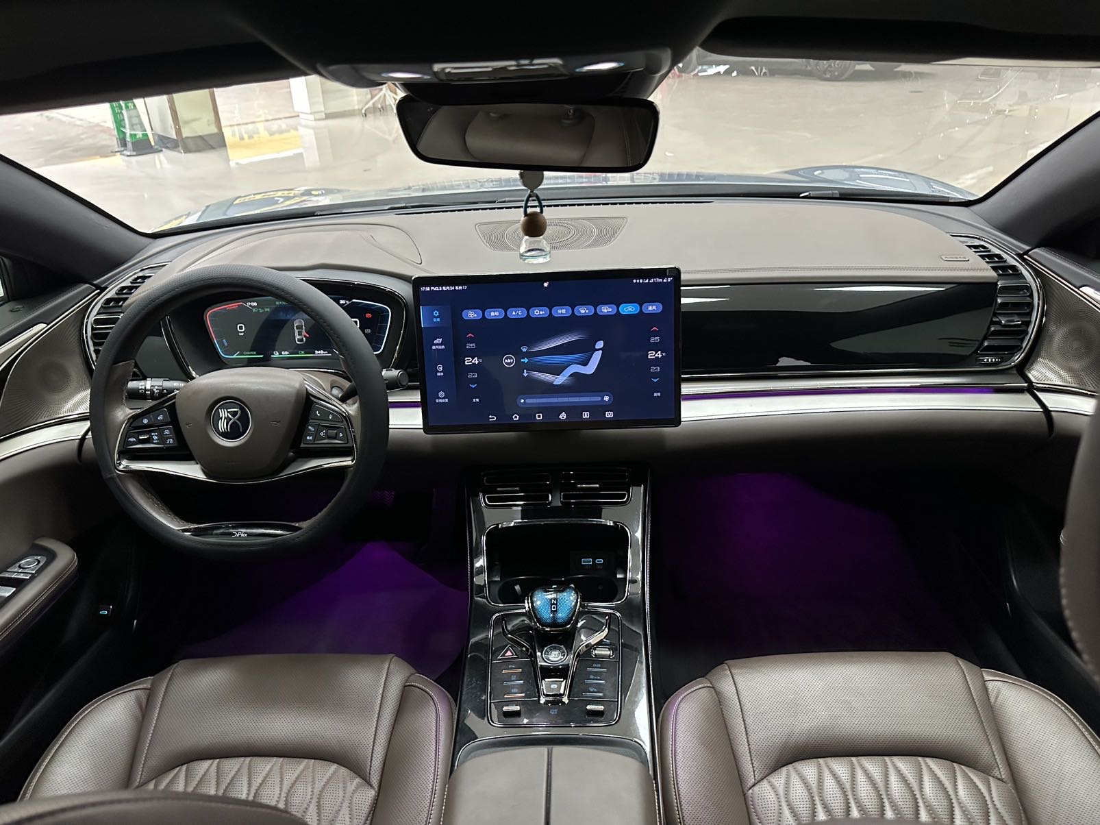 BYD Han 2023 immagine di auto #15