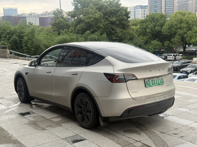 Tesla Model Y 2022 #4 Tesla Model Y 2022 car image #4