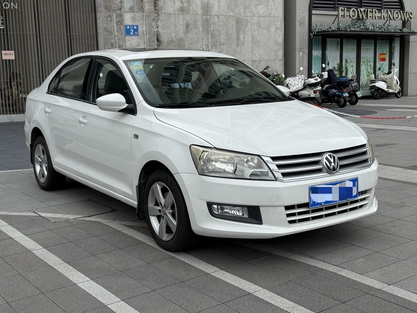 Volkswagen Santana 2013 car image #3
