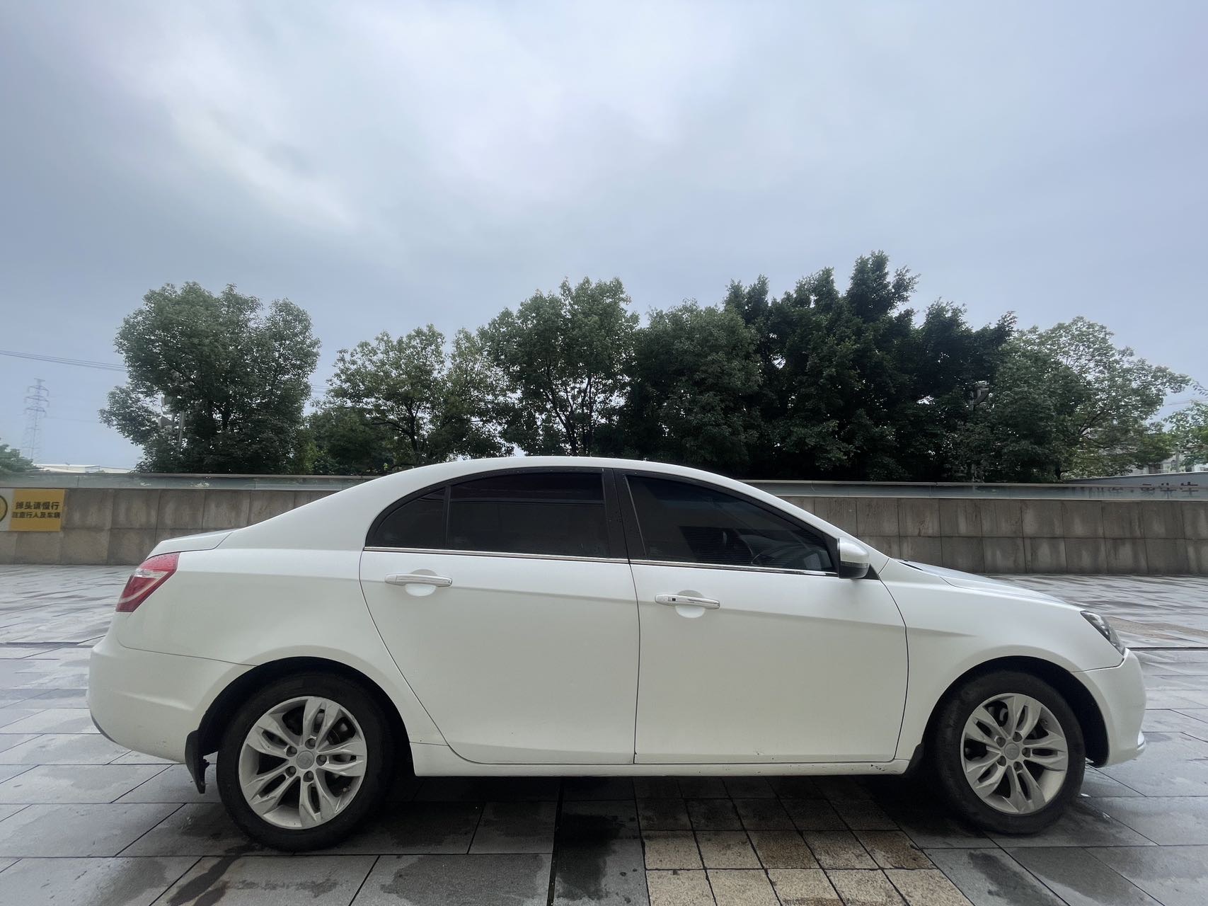 GEELY Emgrand 2015 car image #10