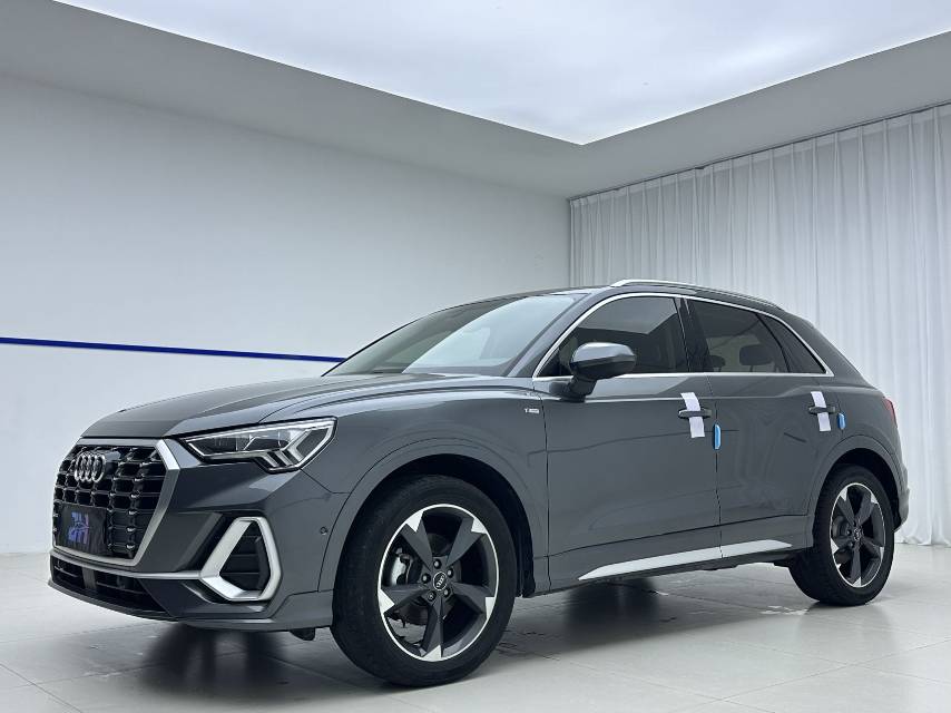 Audi Q3 2022 car image 
