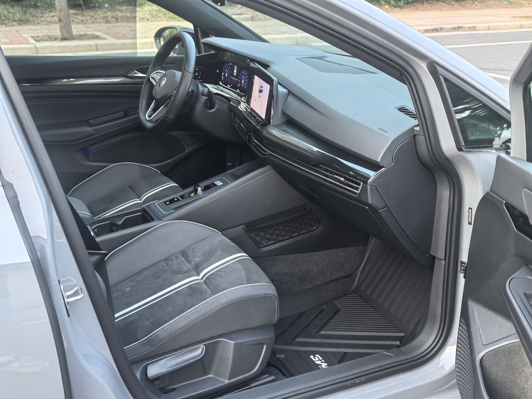 Volkswagen Golf 2022 car image #5