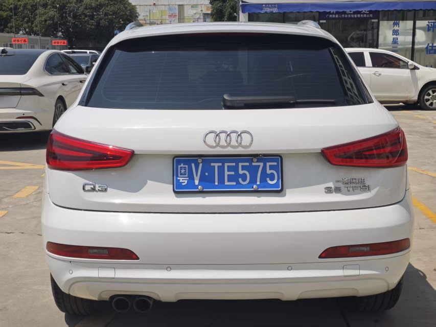 Audi Q3 2013 car image #9