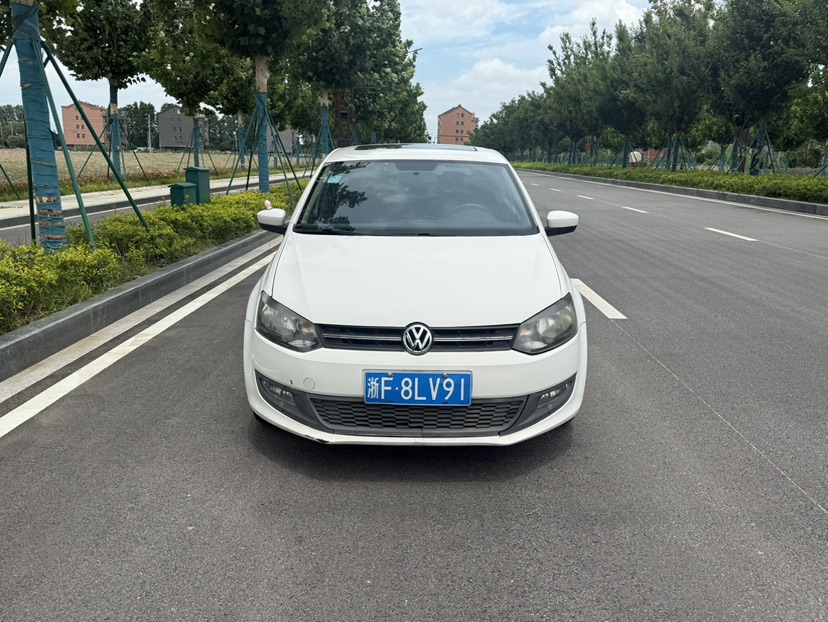 Volkswagen Polo 2011 car image #3